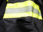 Risse im Oberstoff der Schutzkleidung